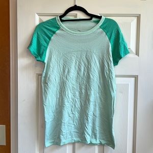 Lululemon Workout shirt with green size 8